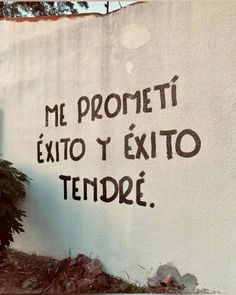 graffiti written on the side of a building reads, me prometi exit y exito tendore