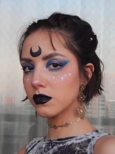 Good Witch Makeup Pretty, Moon Face Makeup, Sun Moon Makeup, Moon Costume Makeup, Sun And Moon Makeup Look, Moon And Sun Makeup, Moon Makeup Halloween, Sun Makeup Halloween, Makeup Bruja Halloween