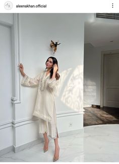 White Pakistani Suit For Eid, Luxury Off-white Unstitched Suit For Eid, White Eid Outfit Pakistani, Simple White Suit Pakistani, Traditional Off White Kurta, White Organza Suit Pakistani, White Pakistani Suit, Pakistani Women Dresses, Trendy Outfits Indian