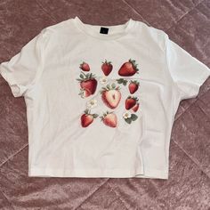 Never Worn Shein Strawberry Baby Tee In A Size Medium. Perfect Condition With No Rips/Tears/Stains. Strawberry Shirt, Tops Shein, Hot Pink Tank, Strawberry Baby, Black And White T Shirts, Tie Dye Crop Top, Halloween Aesthetic, Small Crop Tops, Top Graphic Tees