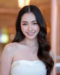 Asian Curled Hairstyles, Hair Inspo For Graduation Pic, Light Make Up For Graduation Pictorial, Grad Pictorial Makeup, Pictorial Make Up Look, Make Up For Graduation Pictorial, Graduation Pic Hairstyle, Hair Inspo Graduation, Makeup For Graduation Pictorial