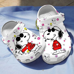 Cute White Slip-on Clogs, White Non-slip Fun Clogs, Fun White Slip-on Clogs, Fun White Clogs For Spring, White Fun Spring Clogs, Joe Cool Snoopy, Cool Snoopy, Crocband Clog, Comfort Shoe