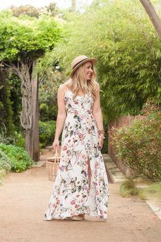 Floral Maxi Dress // Summer Wedding Guest Dress Dress Wedding Guest Summer, Simple Wedding Dress Casual, Wedding Guest Summer, Maxi Outfits, Dress Wedding Guest, Summer Wedding Outfits, Summer Wedding Outfit Guest, Boater Hat, Night Dress For Women