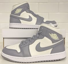 Grey Jordan 1 Mid, Grey Jordan 1 Women, Jordan 1 Stealth Outfit, Cute Air Jordans, Air Jordan 1 Stealth, Air Jordan 1 Mid Stealth, Jordan 1 Mid Stealth, Jordan 1 Neutral, Gray Jordans