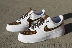 Experience superior style with the Real Color LV Custom Air Force 1. Made with high-quality materials and expert craftsmanship, these customized shoes stand out from the rest. Elevate your look with unique color combinations and show off your individuality. Make a statement with a pair of Real Color LV Custom Air Force 1. ✨Brand new with box✨100% hand painted to perfection❤️✨Waterproof and scratchproof Tenis Air Force, Black Louis Vuitton, Black Luxury