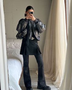 Winter Astetic Outfit, Chunky Belt Outfits Y2k, Skirt And Pants Combo, Personal Style Inspiration, Mode Inspo, 가을 패션, Outfit Inspo Fall, Mode Streetwear