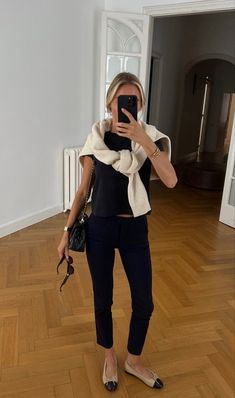 Upper East Side Outfits, Comfortable Business Casual Outfits, Denmark Style, Europe 2024, Work Fits, Work Flow, Flats Outfit, 2024 Style, Corporate Outfits