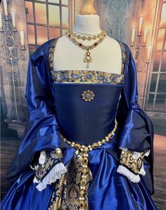 Anne Boleyn Portrait, Gown Black And Gold, Tudor Tailor, Tudor Gown, Fanfic Ideas