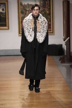 Mens Runway Fashion, Fall Outfits Men, Mens Winter Fashion, Fur Fashion, Dolce And Gabbana Man