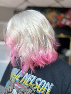 Platinum blonde with pink dipped ends White And Pink Hair Color, Platinum Blonde With Pink Tips, White Hair Pink Tips, Blonde Hair Pink Ends, Pink Ends Hair Blonde, Platinum Blonde Hair With Pink Highlight, Blonde Hair With Pink Ends, Platinum Blonde With Pink, Blonde Hair Pink Tips