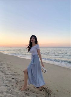 Ootd Perpisahan, Outfit Pantai Korea, Beach Outfit Korean Style, Simple Beach Outfit Ideas, Bali Aesthetic Outfit, Korean Beach Fashion, Barcelona Fits, Beach Outfits Women