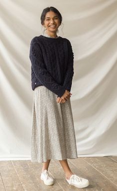 Sweater Skirt Outfit, Minimal Clothes, Librarian Chic, Aran Cardigan, Blossom Dress, Mode Ootd, Modest Fashion Outfits, Skirt Outfit, Looks Vintage