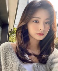 Short Asian Haircut For Women Round Face, Korean Haircut Medium, Yiren Everglow, Korean Haircut, Asian Haircut, Hair Style Korea, Haircut Styles, Shot Hair Styles, Haircuts For Medium Hair