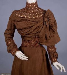 1900 Dress, 1909 Fashion, Black Dinner Dress, Costume Concepts, Period Fashion, Belle Epoch, Historic Clothing, Afternoon Dress, Clothing And Textile