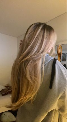 Blond With Layers, Natural Blonde Inspo Hair, Layers With Blonde Hair, Long Thick Blonde Hair With Layers, Blonde Hair Inspiration Long Straight, Blonde Hair Inspiration Long Layers, Super Long Blonde Hair With Layers, Butterfly Haircut Long Hair Blonde, Long Layers With Blonde Highlights