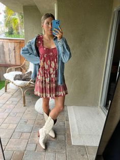 25 Must-Have Trendy Country Concert Outfits for Summer 2024: Cowgirls to Denim Dreams 13 Cowboy Boots Jean Shorts, Summer Country Concert Outfit, Country Concert Outfit Ideas, Dresses With Cowboy Boots, Cute Sundress, Concert Outfit Ideas, Outfits For Summer