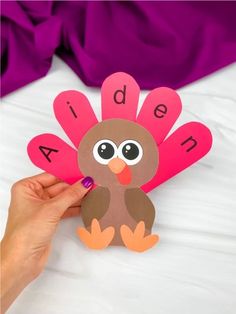 thanksgiving crafts for kids Thanksgiving Craft Preschool Easy, Preschool Art For Thanksgiving, What Am I Thankful For Craft, Simple Turkey Crafts For Kids, Name Turkey Craft, Class Thanksgiving Craft, Easy Thanksgiving Day Crafts For Kids, Being Thankful Crafts For Preschool, Thanksgiving Picture Crafts For Kids