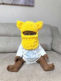 ✨ All products are completely handmade. The texture is thick and soft, just like cat fur. The winter mask is perforated and breathable. It keeps you warm. 🧶 After you place your order, it will be specially made for your baby. It is knitted and packaged with attention to hygienic conditions. It is definitely not tried on by anyone else. ⚠️ In order to make the exact right size, please measure and write your baby's head circumference. The yarn does not stretch, so please ensure the accuracy of th Winter Mask, Cadeau Baby Shower, Baby Cat, 1st Birthday Gifts, Cat Hat, Ski Mask, Gift Newborn, Baby Head, Skull Cap Beanie