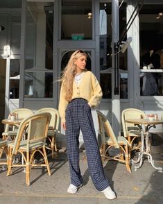 Plaid Pants Outfit, Outfits Leggins, Stile Blair Waldorf, Adrette Outfits, Fest Outfits, Outfit Chic, 90's Fashion, 90s Fashion Outfits, Cardigan Outfits