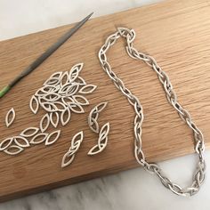 Handmade Silver Chain, Diy Wire Jewelry Rings, Silversmithing Jewelry, Boho Beads, Metal Jewelry Making, Elven Jewelry, Silver Jewelry Diy, Handmade Silver Jewellery, Art Jewelry Design