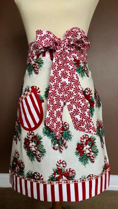 the apron is decorated with candy canes and holly