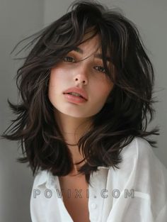 Curtain Bangs Short Hair Oval Face, Mid Long Hair With Bangs, Round Face Middle Part Hair, Lob Haircut Oval Face, Lob Curtain Bangs Layers, Layered With Curtain Bangs Medium Hair, Medium Length Hair For Round Face, Face Framing Wavy Hair, Oval Face Haircuts Long