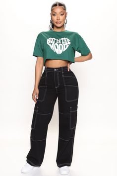 Outfits For Medium Sized Women, Streetwear Fashion Women Casual, Crop Tee Outfit, Cropped Tee Outfit, Crop Tee Shirt, Looks Hip Hop, Black And Khaki, Not In The Mood, Girls Dress Outfits