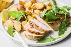 For simplicity and great-tasting options, check out this 7-day 1200 calorie meal plan! Who says eating healthy has to taste bland and boring? Skillet Lemon Chicken, Lemon Chicken Breast, Chicken Breast Dinner, Dr Now, Sweet Potato Breakfast Hash, Veggie Kebabs, Heart Healthy Recipes Low Sodium, Slow Cooker Lentils, 1200 Calorie