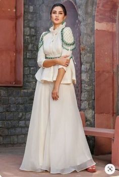 Peplum Top And Plazo, Unique Indo Western Outfits For Women, Stylish Indo Western Outfits For Women, Top And Sharara Set, Chania Choli, Lehenga Choli Wedding, Party Kleidung, Designer Party Wear Dresses, Designer Dresses Casual