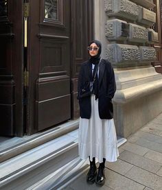 White Outer Outfit, Hijabi Blazer Outfit, Rok Outfit, Outfit Reference, Street Hijab Fashion, Modest Outfit, Muslim Outfits Casual, Muslim Fashion Hijab Outfits, Hijab Style Casual