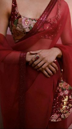 Red Sari, Simple Saree Designs, Indian Outfits Lehenga, Dresses For Summer, Fashionable Saree Blouse Designs, Fancy Sarees Party Wear, Traditional Indian Dress, Casual Indian Fashion, Desi Fashion Casual