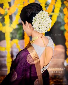 Gajra Hairstyle, Indian Bun Hairstyles, South Indian Wedding Hairstyles, Bridal Hairstyle Indian Wedding, Hair Style On Saree, Flower Bun, Saree Hairstyles, Silver Blouse, Engagement Hairstyles