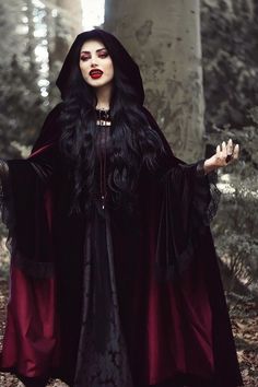 Halloween Gala, Vampire Costume Women, Vampire Costume Diy, Blood Witch, Vampire Makeup Looks, Vampire Cape, Birthday Makeup Looks, Vampire Halloween, Halloween Tattoo