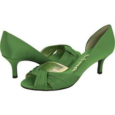 Green shoes for white dress matches yellow shoes! Fun Wedding Shoes, Bridal Pumps, Green Inspiration, Nina Shoes, Pump Heels, Beautiful High Heels, Green Heels, Green Wedding Shoes