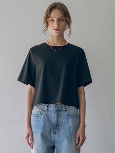 This is vanone atelier’s crop t-shirt is made from premium combed cotton, offering a high-density fabric that maintains its shape despite its lightweight feel. Ideal for the hot summer months, it drapes smoothly over the body, providing a relaxed fit that doesn’t add bulk to your silhouette. Versatile for styling, it can be worn on its own with various pants or layered under light shirts or cardigans for different looks.- Ideal for daily wear- Can be paired with different bottoms to create various looks- A basic item that complements any outfit well Black Boxy Fit Cropped T-shirt, Black Boxy Cropped T-shirt, Black Boxy Fit Crop Top With Short Sleeves, Boxy Short Sleeve Cropped Shirt For Everyday, Everyday Boxy Fit Short Sleeve Crop Top, Boxy Short Sleeve Crop Top For Everyday, Everyday Boxy Fit Crop Top With Short Sleeves, Basic Crop Top T-shirt, Basic Everyday Crop Top T-shirt