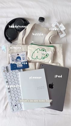 What's In My Baggu, College Asethic, Whats In My Japanese School Bag, What’s Inside My School Bag, Inside My Backpack, Whats In My School Bag, What’s Inside My School Bag Aesthetic, What’s In My Bag ?, What’s In My Purse Asthetic