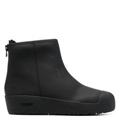 Bally Men's Boots. SKU: MSB02NVT019U901. Color: Black. Bally Men's Bernina Capsule Curling Ankle Boots. The Curling leather 'Bernina' capsule ankle boots are designed for both style and functionality. These boots feature a durable Vibram rubber sole for excellent traction, a cozy fur lining for warmth, and a convenient back zip fastening for easy wear. The leather construction adds a touch of luxury to these versatile ankle boots. Outer: Calf Leather 100%. Please visit the brand website for sizing information. Brand Website, Men's Boots, Easy Wear, Boots Men, Calf Leather, Rubber Sole, Ankle Boots, Boots, Leather