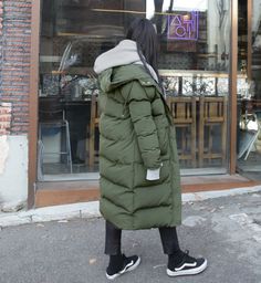 Long Puffer Coat, Puffy Coat, Winter Mode, Beauty Portrait, Ulzzang Boy, Green Coat, Pinterest Fashion, Winter Looks