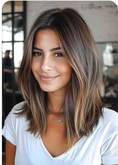 Brown Hair Inspiration, Rambut Brunette, Brunette Balayage Hair, Brown Hair Balayage, Shoulder Length Hair, Long Hair Cuts, Brunette Hair, Brunette Hair Color, Gorgeous Hair