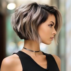 Messy Bobs, Stacked Inverted Bob, Inverted Bob Haircut, Balayage Lob, Choppy Bob Hairstyles For Fine Hair, Dark Blonde Hair Color, Bob Haircut Curly, Chic Short Hair, Layered Haircuts For Medium Hair