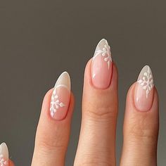 Pretty Nail Art Designs Christmas, Cute Short Almond Nails Christmas, Pink Snowflake Nail Design, Adorable Christmas Nails, Nails Idea For Christmas, Almond French Tip Nails With Snowflake, Red And White Xmas Nails, Holiday Snowflake Nails, Bow On Nails Design