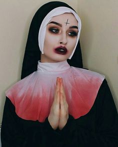 Nun Halloween Costume, Nun Halloween, Nun Costume, Creepy Makeup, Amazing Halloween Makeup, Halloween Costumes Makeup, Halloween Inspo, Halloween Makeup Looks, Trendy Halloween