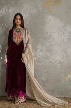 Winter velvet dress, indian salwar suit, velvet Palazzo suit, zardozi zari work, long velvet kameez with Palazzo. Beautiful long velvet kameez has elegant zardozi, zari and sequin detailing over the neck and sleeves. It has Palazzo pant with embroidery at the bottom of pant. This is full 3 piece suit with top, bottom and orgenza dupatta If you want any changes in the outfit please contact us we will guide you as per your preference. ✨We assure you that we use only high quality fabric and threads Hand Work Suit, Velvet Pakistani Dress, Velvet Palazzo, Plus Size Palazzo, Velvet Suit Design, Palazzo Dress, Velvet Kurta, Velvet Dress Designs, Embroidered Kurti