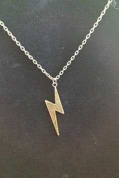 Flash Stile Harry Potter, Harry Potter Accessories, Harry Potter Merch, Harry Potter Jewelry, Lightning Bolt Earrings, Harry Potter Outfits, Harry Potter Obsession, Girly Jewelry, Lightning Bolt