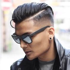 Everything you need to know about the comb over - Next Level Gents Comb Over Men, Side Swept Undercut, Undercut For Men, Comb Over Fade Haircut, Men Fade Haircut, Styles For Guys, Man Cave Kitchen, Sketchy Tank, Fade Haircut Styles