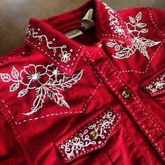 Diy Western Shirt, Western Shirt Embroidery, Cowboy Embroidery Designs, Western Embroidery Designs, Embroidered Western Shirt, Embroidery Jeans Jacket, Flowers And Feathers