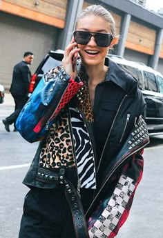 11 Embellished Leather Jackets To Buy Now Hadid Style, Estilo Punk, Sarah Jessica Parker, Mode Inspo, Gigi Hadid, Headdress