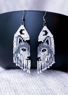 the beaded earrings are designed to look like an image of a wolf's head