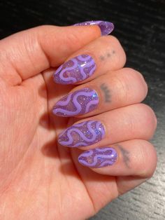 Trending Purple Nails, Birthday Asthetic Nails, Lilac Purple Short Nails, Long Nail Shape Ideas, Purple And Leopard Nails, Wiggly Nail Designs, Abstract Glitter Nails, Glitter Squiggle Nails, Queer Nail Art Designs