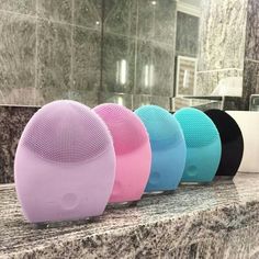 Alat Makeup, Face Scrub Homemade, Face Products, Favorite Skincare Products, Facial Cleansing Brush, Cleansing Brush, Unclog Pores, Body Skin Care Routine, Face Brush